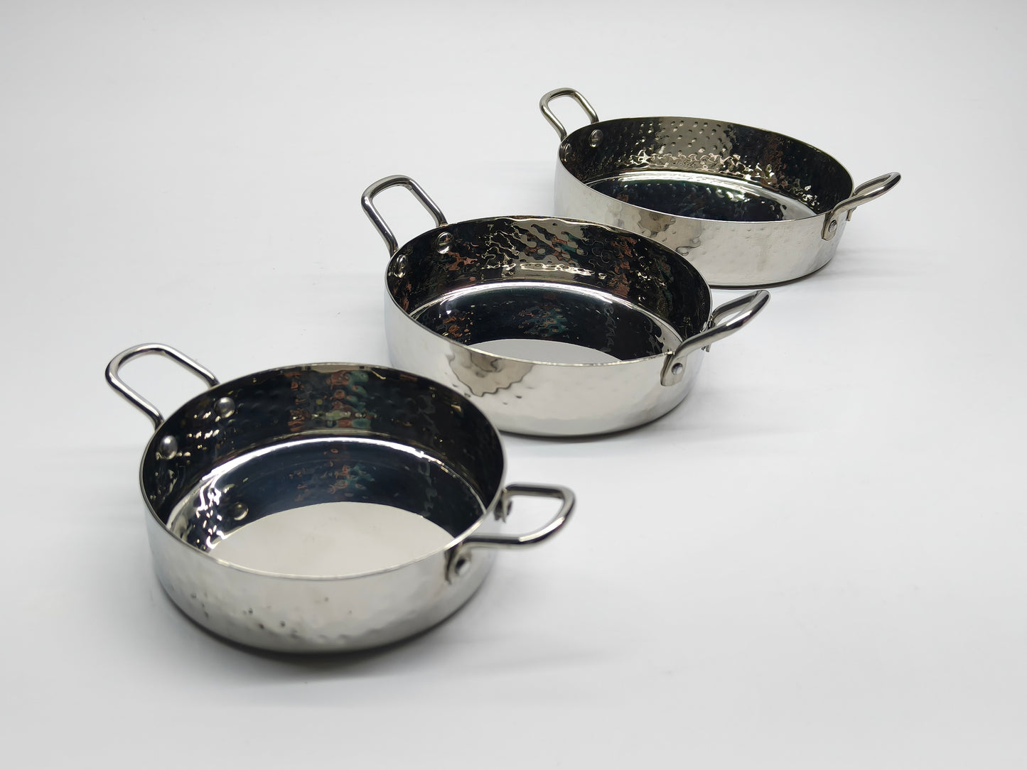 DW Round Flat Pan SS Hammered with Wire Handle