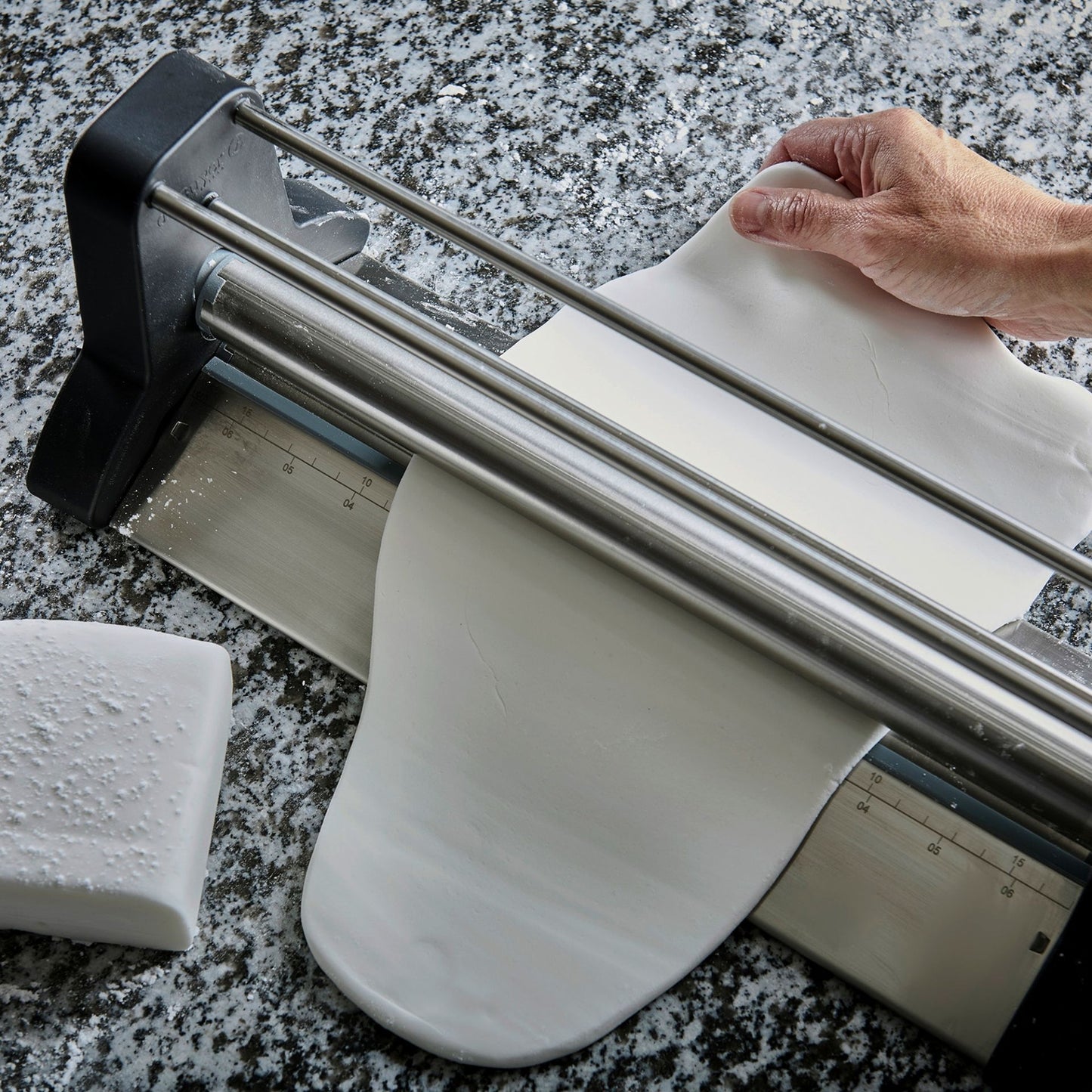 Dinerware debuyer Multi-Dough Roller – Adjustable Pasta & Pastry Dough Roller