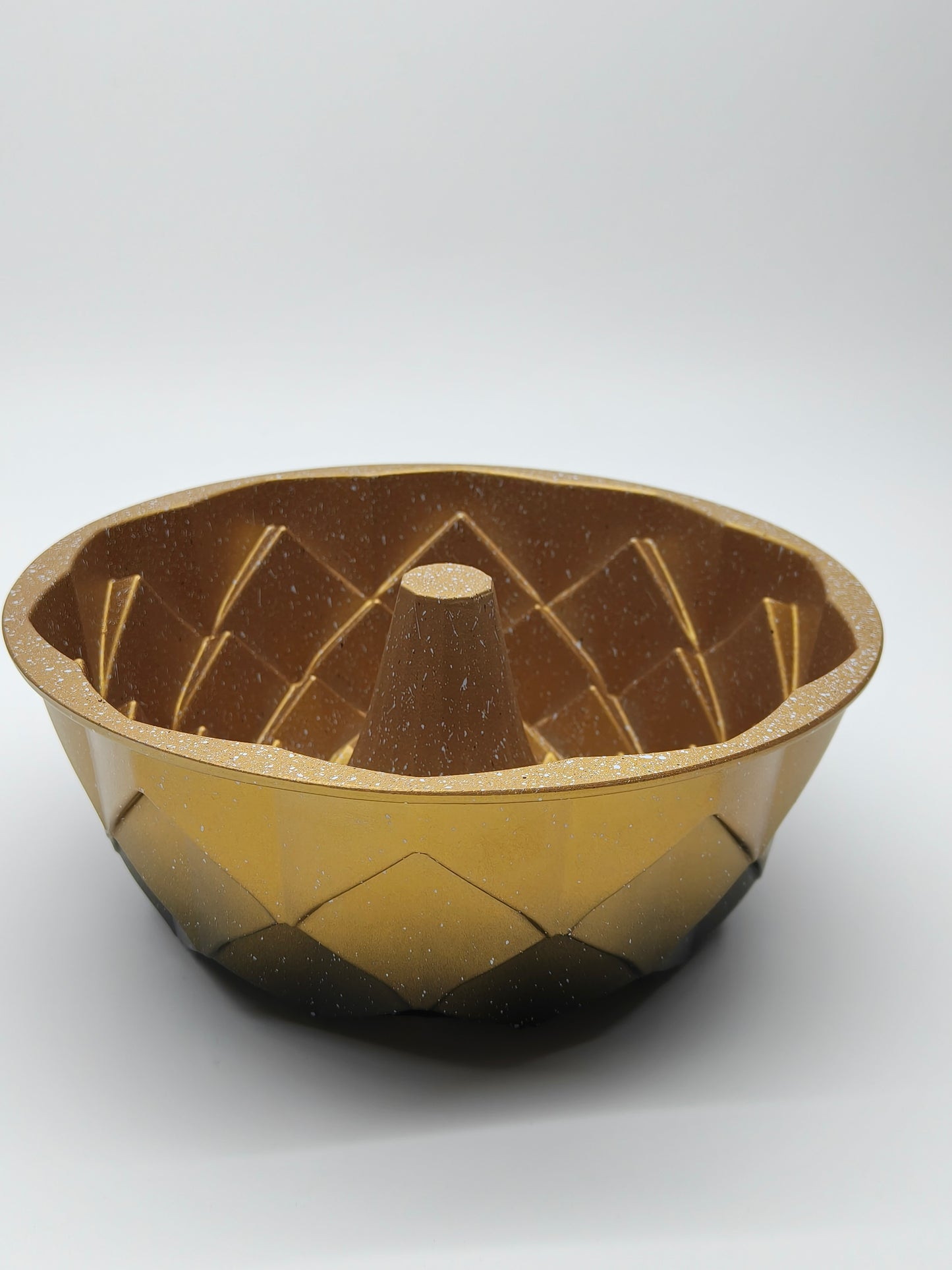 Diner Wares Heavy Cast Aluminum Bundt Cake Mould