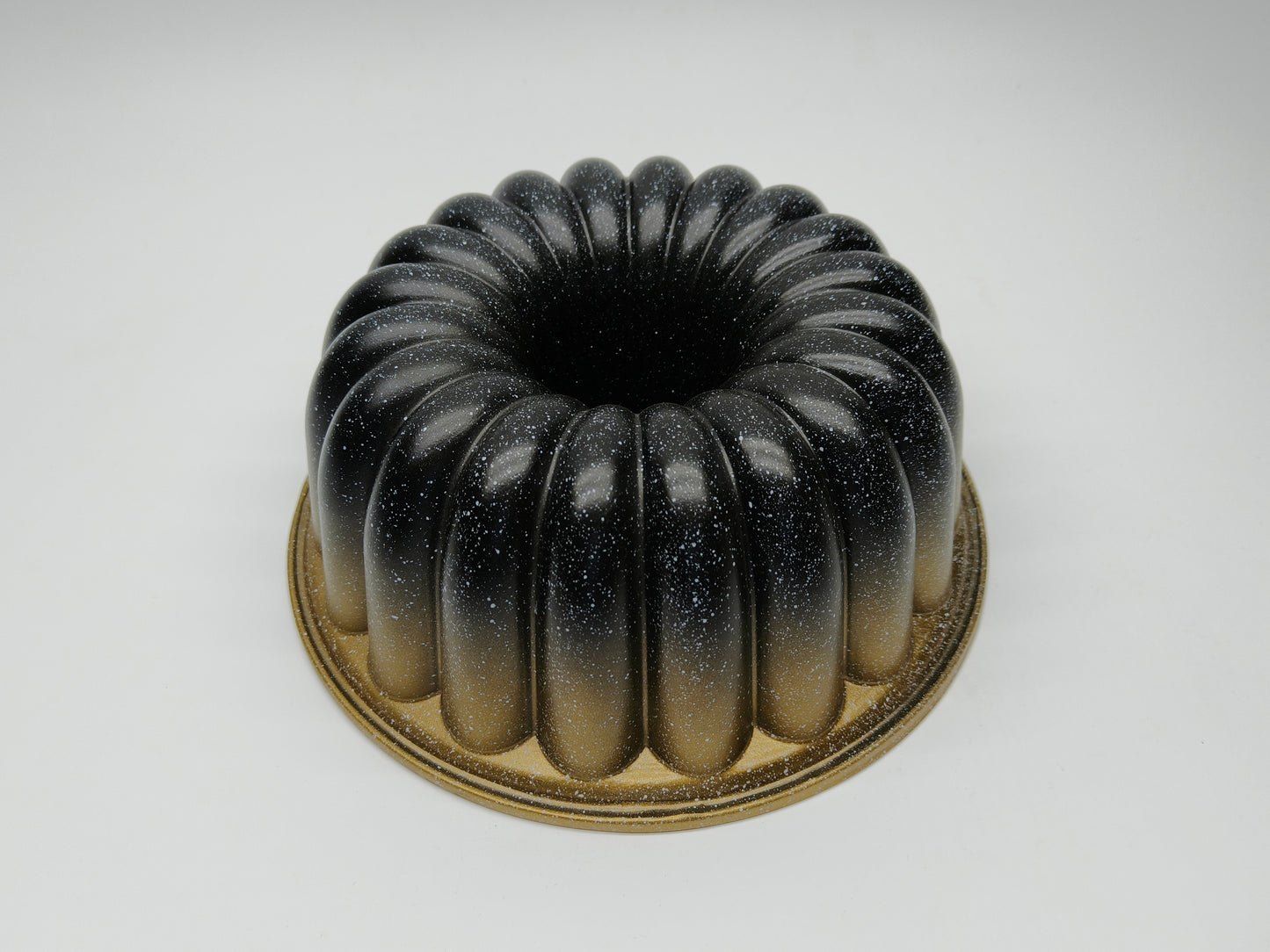 Diner Wares Heavy Cast Aluminum Bundt Cake Mould