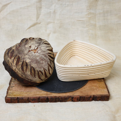 Diner Wares Bread Proofing Basket Rattan Triangle – 22 × 22 × 8 cm (Capacity 1 kg)